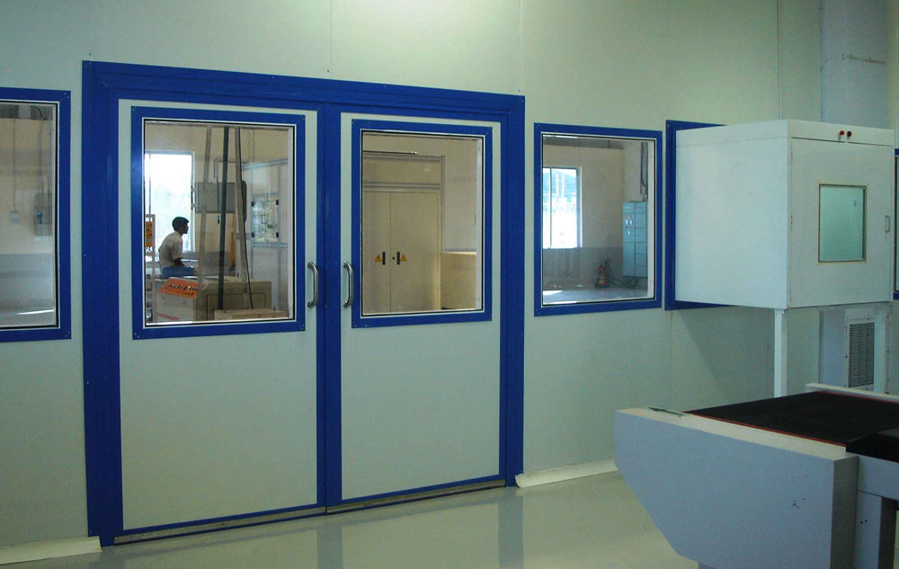 Industrial cleanroom equipment installation services