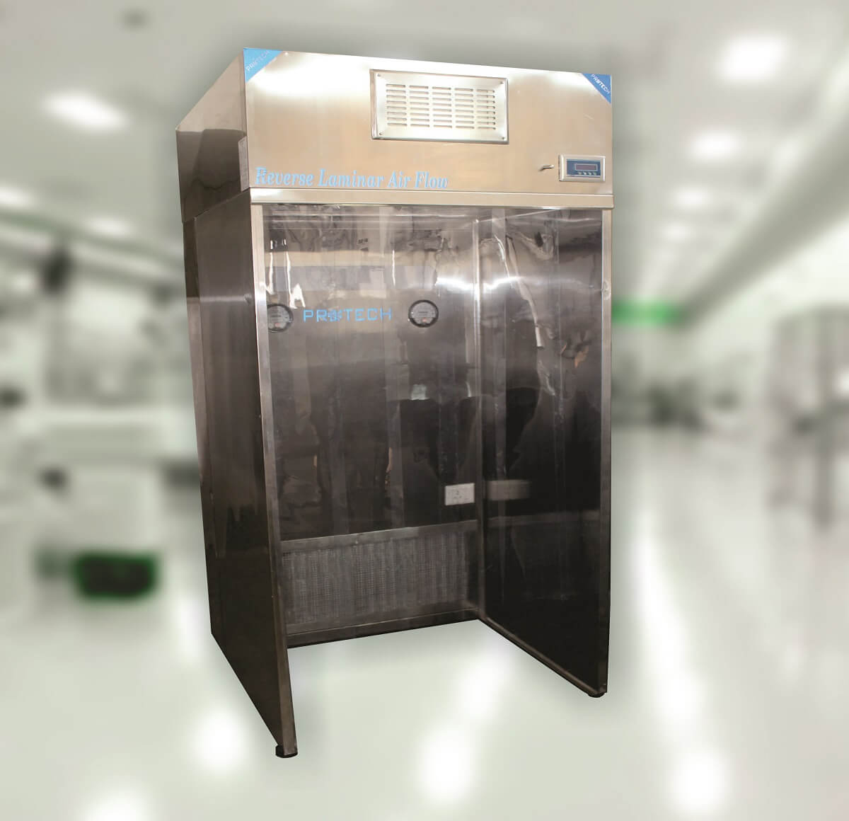 Pharmaceutical sampling booth for safe cleanroom operation